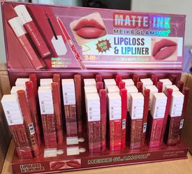 Lip gloss Lip liner
