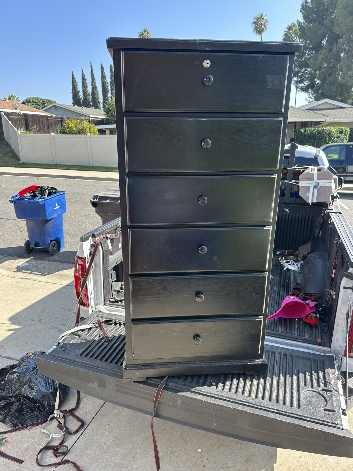 Black 5 drawer chest With Lock And Key