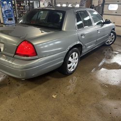 2011 Ford Crown Victoria 