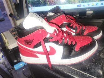 Women's Jordan's 9.5