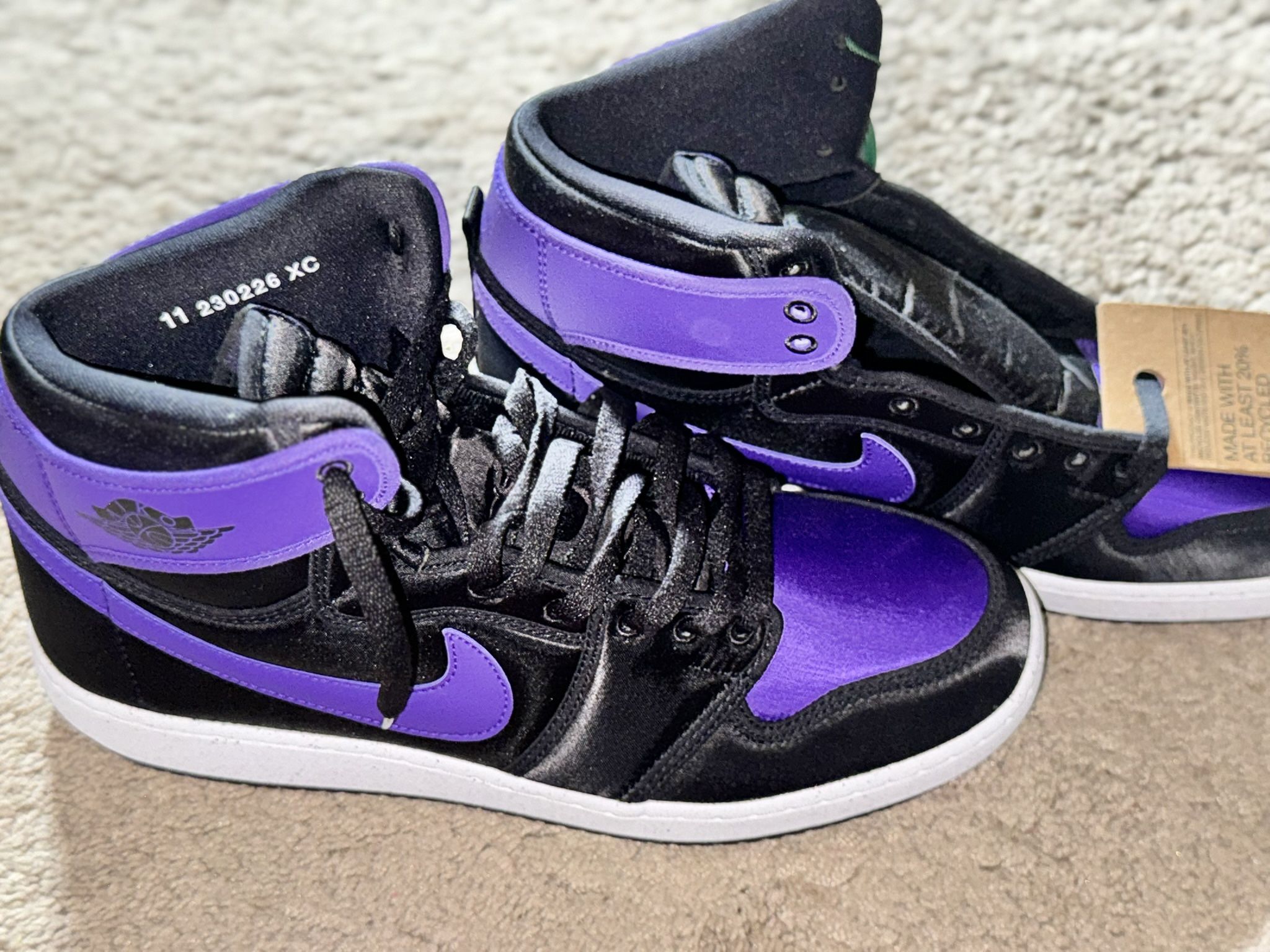 Selling Several Pairs Of Jordans/Nikes