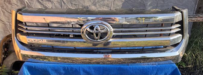 TOYOTA TUNDRA GRILLE OEM (2014-2018)