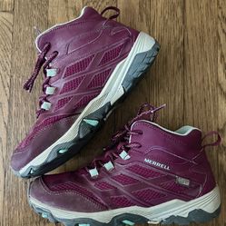 KIDS MERRELL HIKING BOOTS