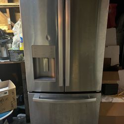 GE ENERGY STAR 23.6 CU FRENCH-DOOR REFRIGERATOR used but in great conditon