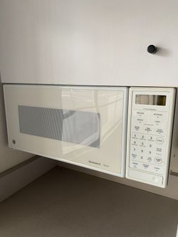 Microwave In Great Condition $20