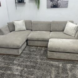 Henredon Sectional Couch - Free Delivery 
