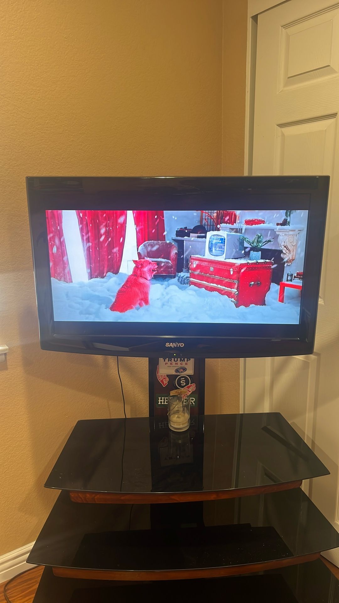 SANYO 32” FLAT 1080p HDMI LED with ROKU