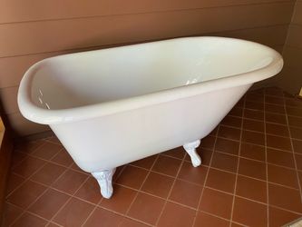 Cast Iron Claw Foot Bathtub