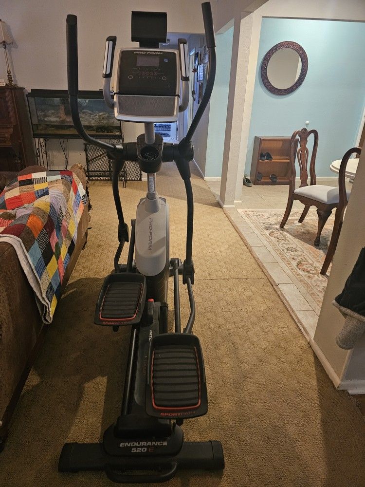 Endurance 520 E Elliptical Machine