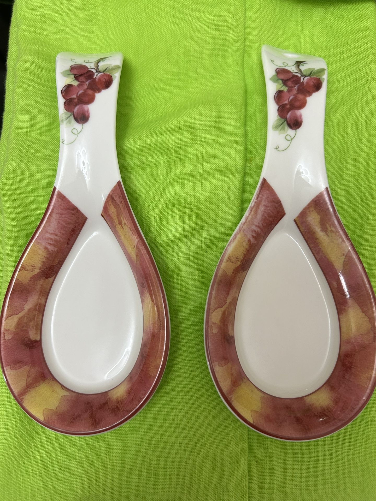 2 Vintage Spoon Rest. Royal Dolton Vintage Grape Collection 1994. T.C 1193 . $7 Each