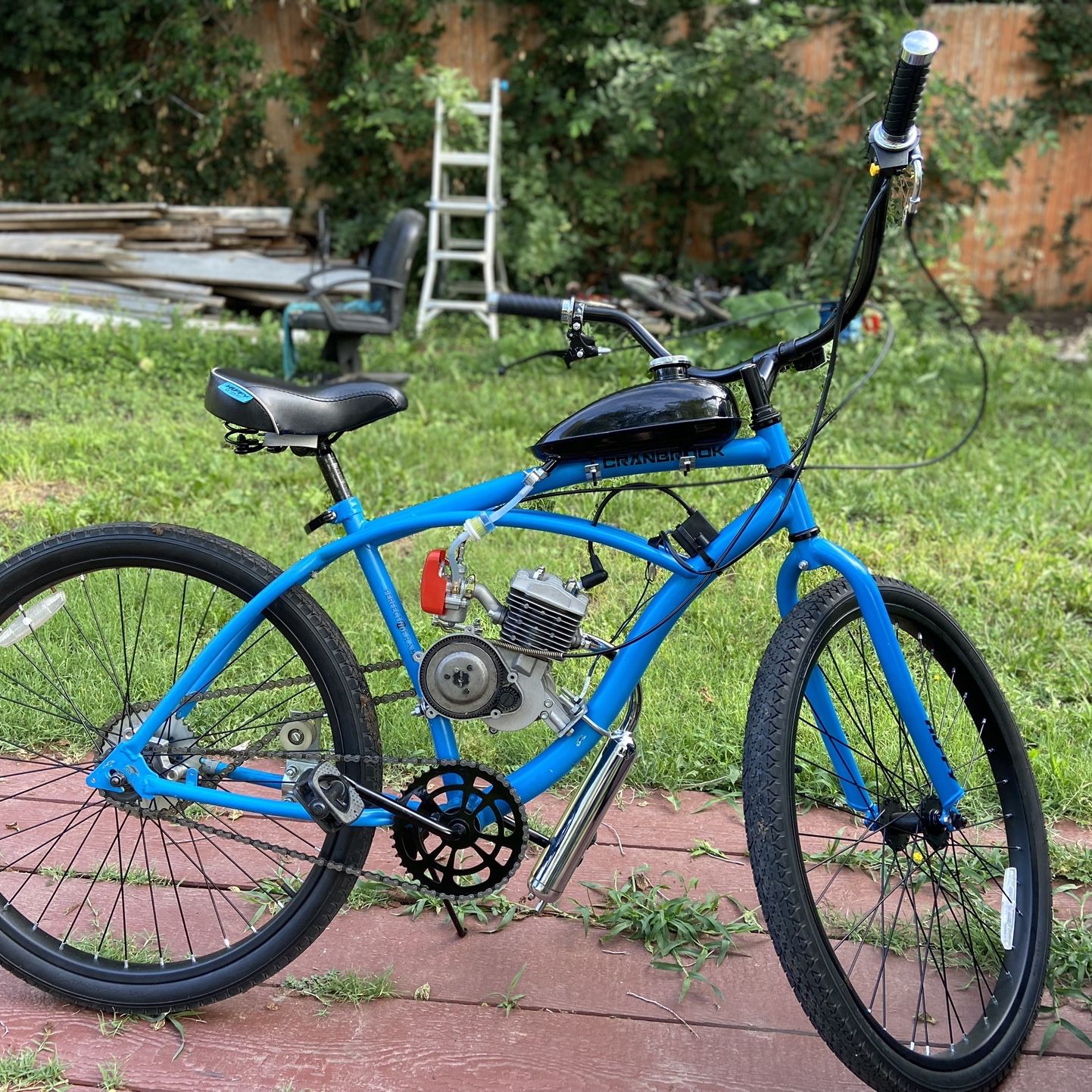 Huffy Cranbrook Motorized Bike 69.4cc for Sale in Wichita KS