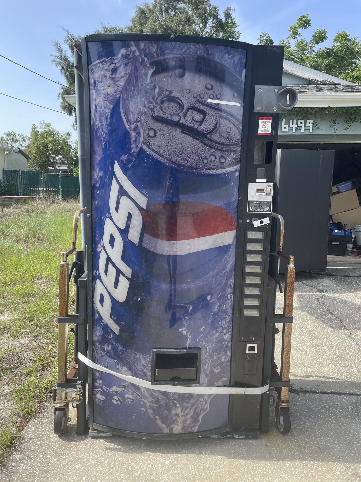 Soda Vending Machine Dixie-Narco 440