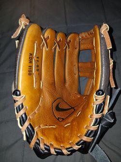 New  NIKE  Left  HANDED  -11-1/2   INCH  BASE BALL GLOVE 