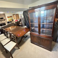 Beautiful Landstrom Furniture Dining room Set and Hutch