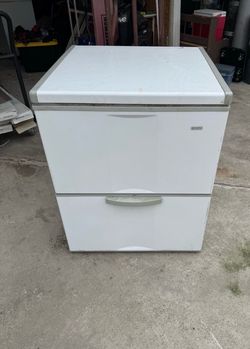 Household deep chest freezer with freezer drawer