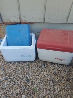 Vintage lunch boxes by GoTT6 AND RUBERMAID  I ASK  $25.00 EACH