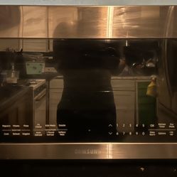 Samsung 2.1-cu ft 1000-Watt Over-the-Range Microwave with Sensor Cooking (Fingerprint Resistant Stainless Steel
