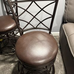 5 swivel Counter Height Stools Great Condition 