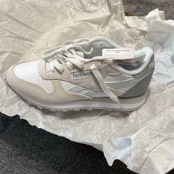 New Reebok Shoes Size 5 