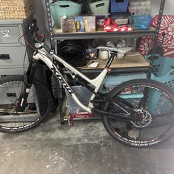 Kona Full suspension mountain bike