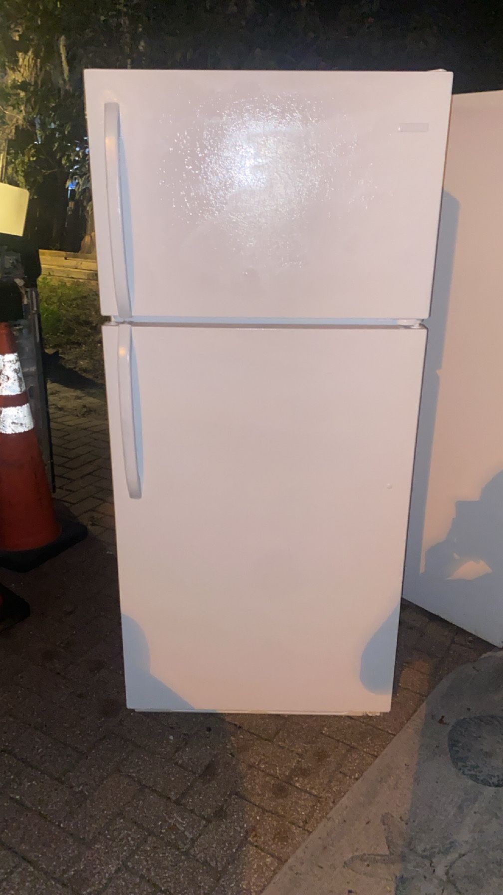 Frigidaire Top Freezer Refrigerator 