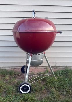 Weber 22" Burgundy BBQ Grill New
