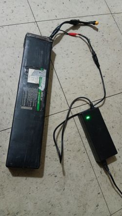 36V E-Bike/E-Scooter Lithium battery Used but in Great Working Condition Will Test Upon Purchase fully Charged Comes with Original Charger Asking $70