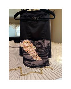 Beautiful Set Skirt / Blouse  Med 💗🖤