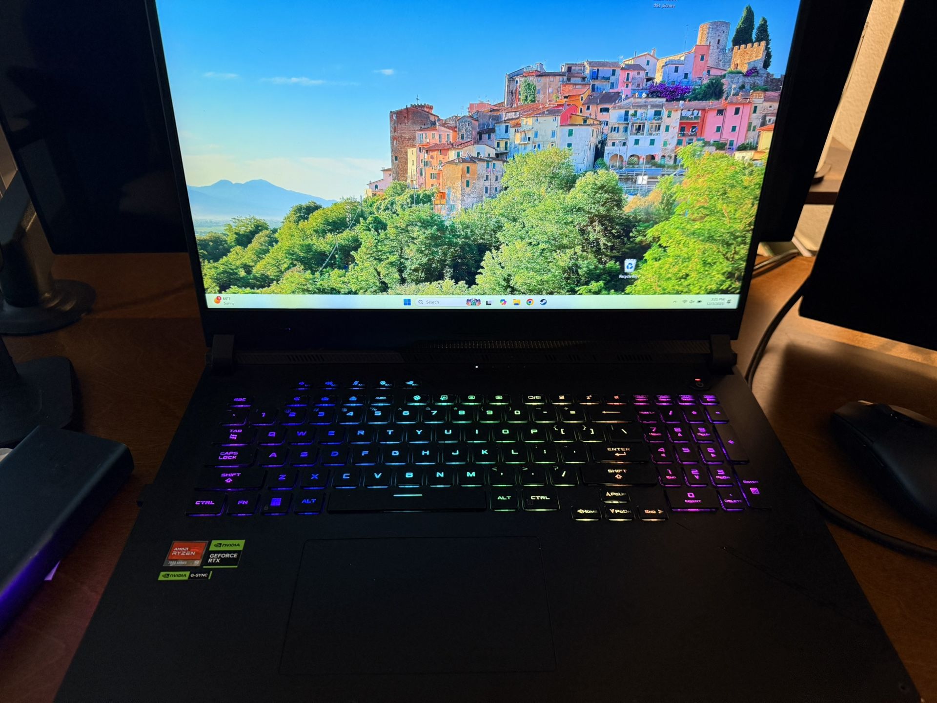 ASUS ROG Strix SCAR 17 (2023) G733 With 4k Monitor