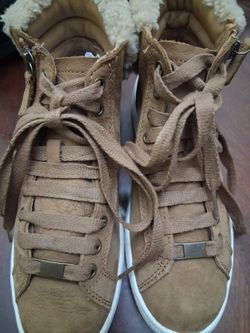 Ladies Uggs tennis shoes