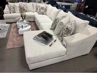 Oversized cozy sectional! ☀️❤️🔥 easy financing!