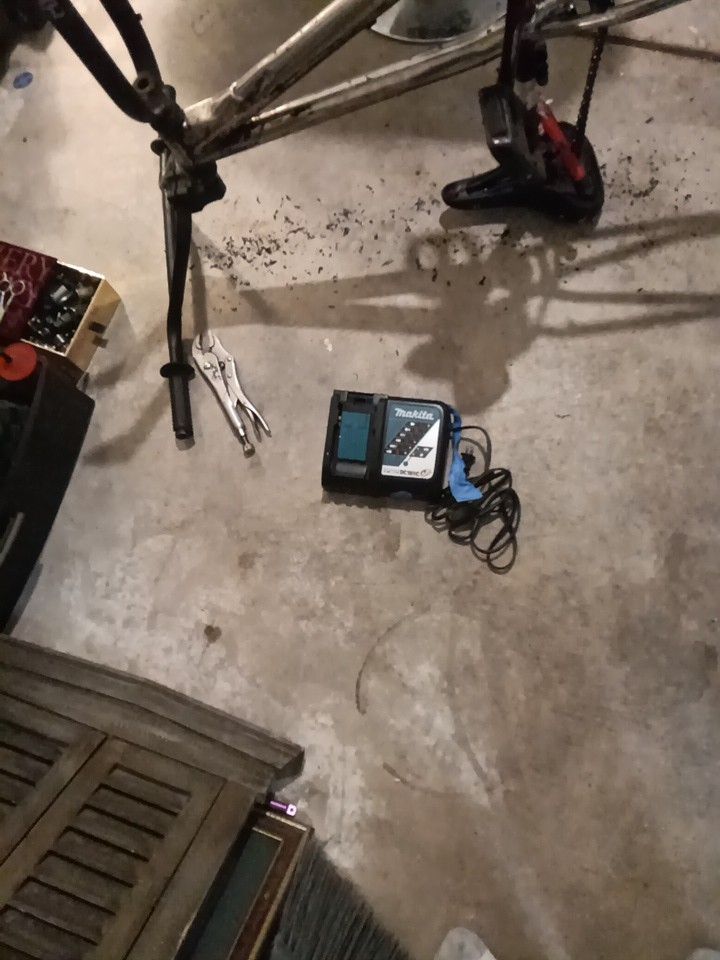 Makita DC 18rc Battery Charger Like New