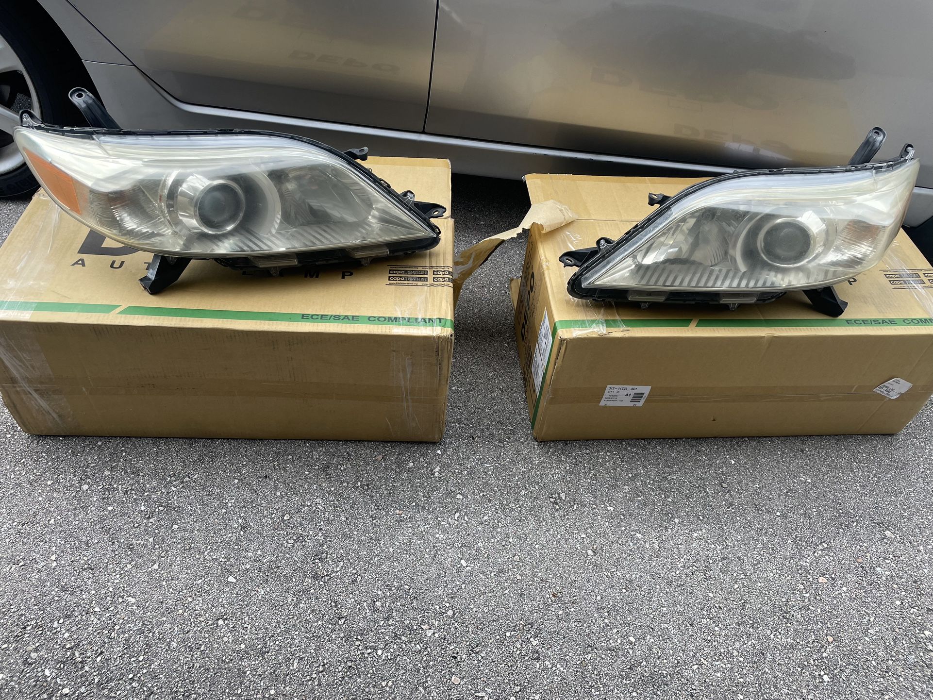 2012 Toyota Sienna Headlights