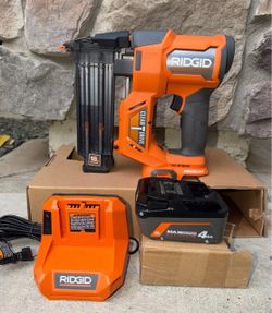 RIDGID 18V Brushless 18-Gauge Brad Nailer 2-1/8 in + 4AH Battery & Charger