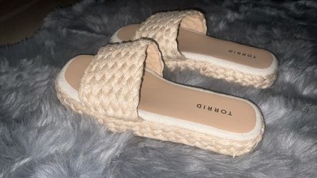 TORRID Straw single Wide Band Sandals Sz 9