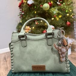 Charm / Keychain ( Free Wrapping 🎁)