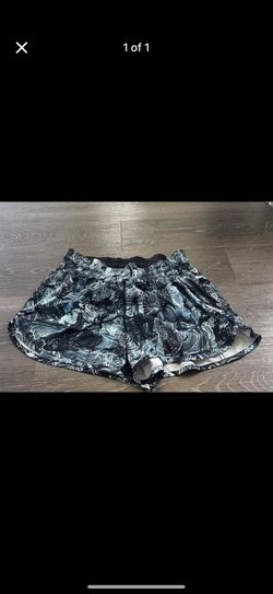 Women’s Lululemon Tracker Short V *4" Medium