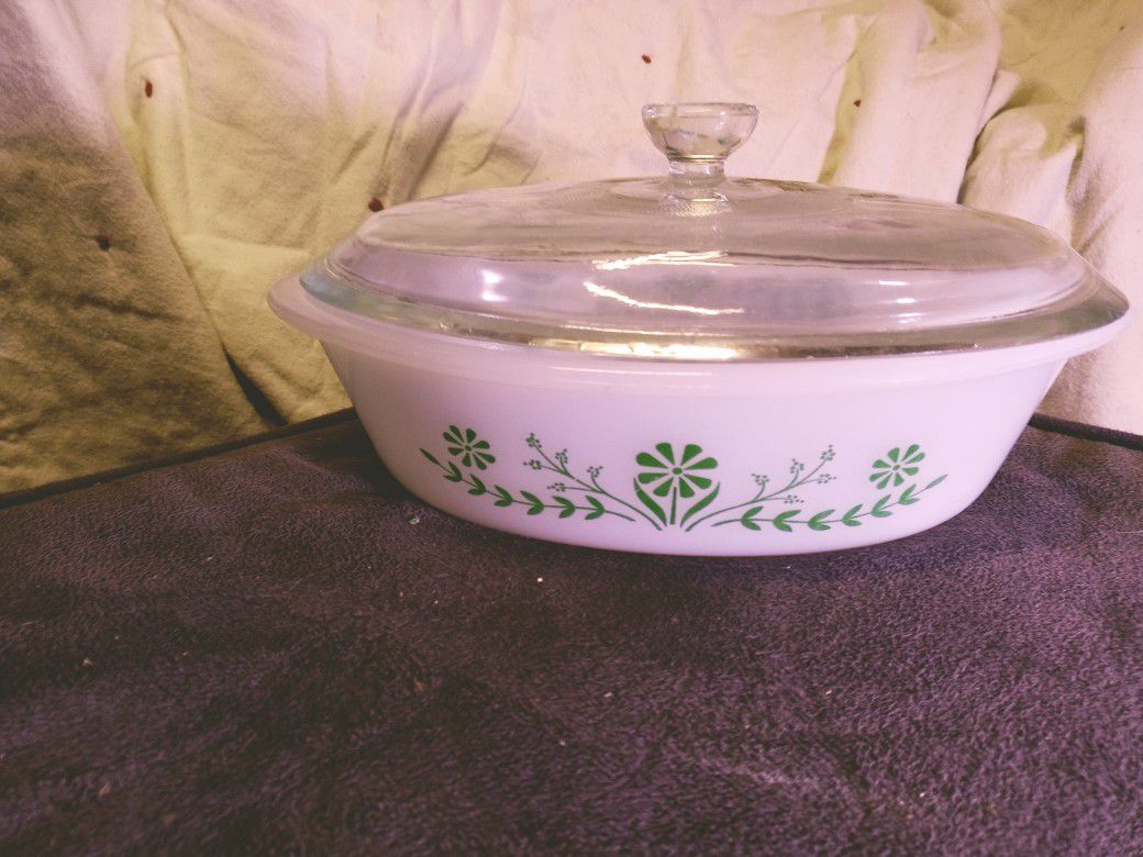 Vintage Pyrex With Lid  Very Nice Condition