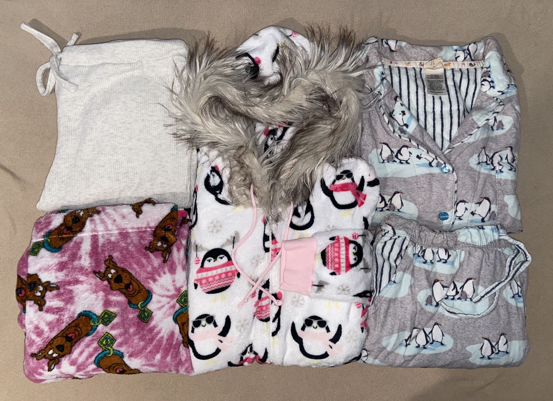 Womens L/Large Pajama Lot. Munki Shirt/Pants Set Holiday Time Onsie Jumper & Lucky/Scooby PJ Bottoms