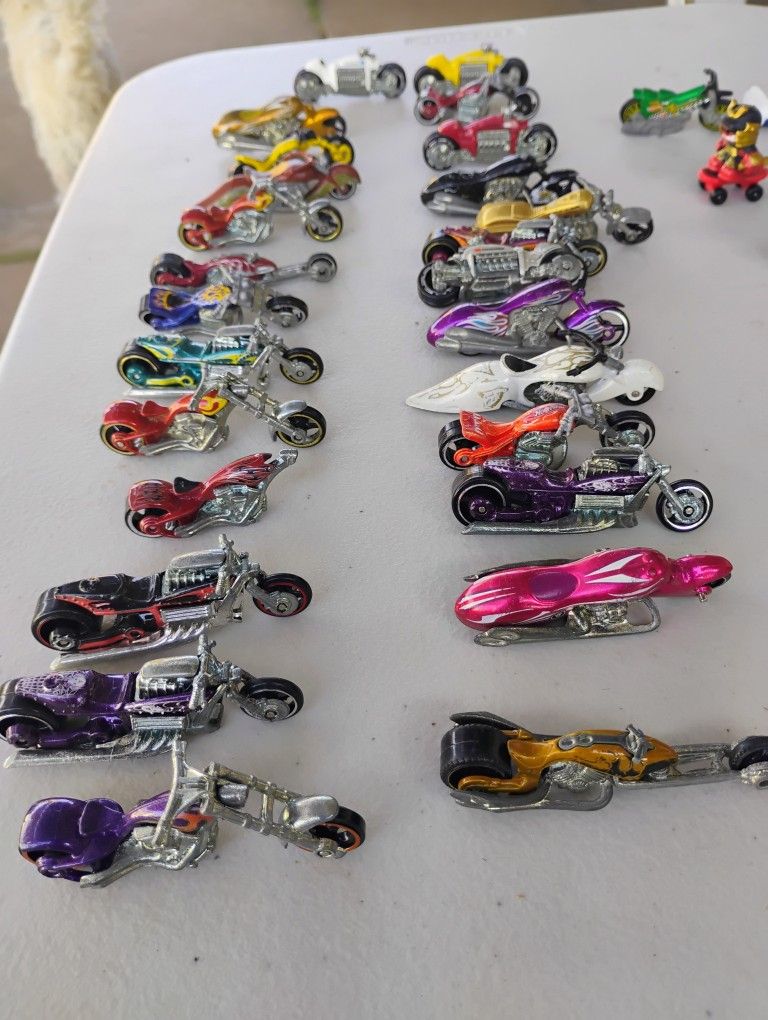 26 Hot Wheels Motorcycle