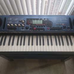 Yamaha Electronic Keyboard with lesson book & cd - Excellent Condition