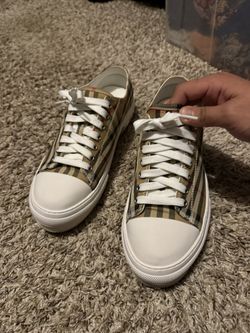Burberry Converse (size 41)