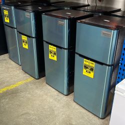 Frigidaire 4.5 Cf Refrigerator/freezer, New, BOOMwarehouse 