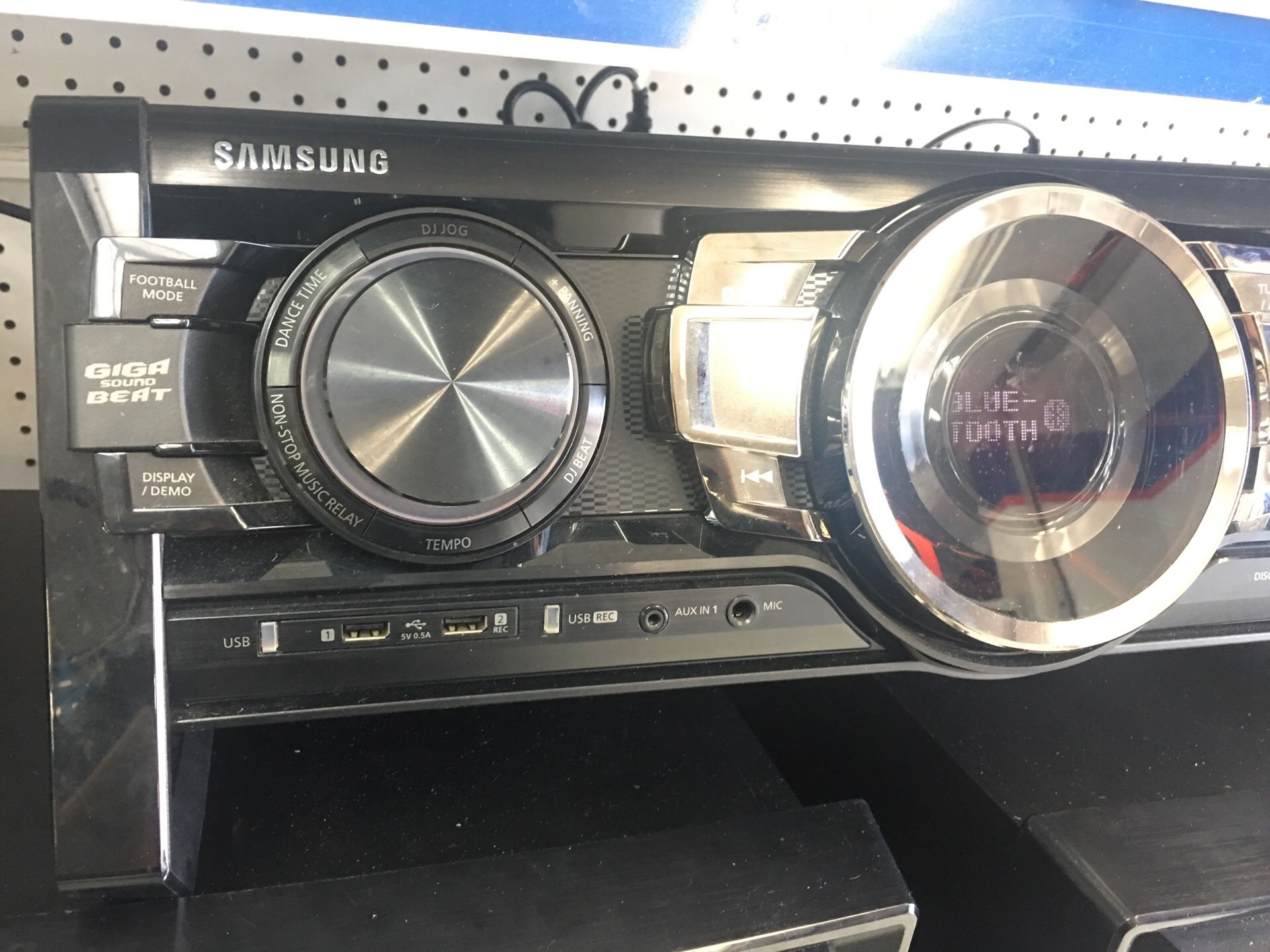 Samsung MXFS9000 2560Watt HiFi Giga Beat Sound System Bluetooth MP3