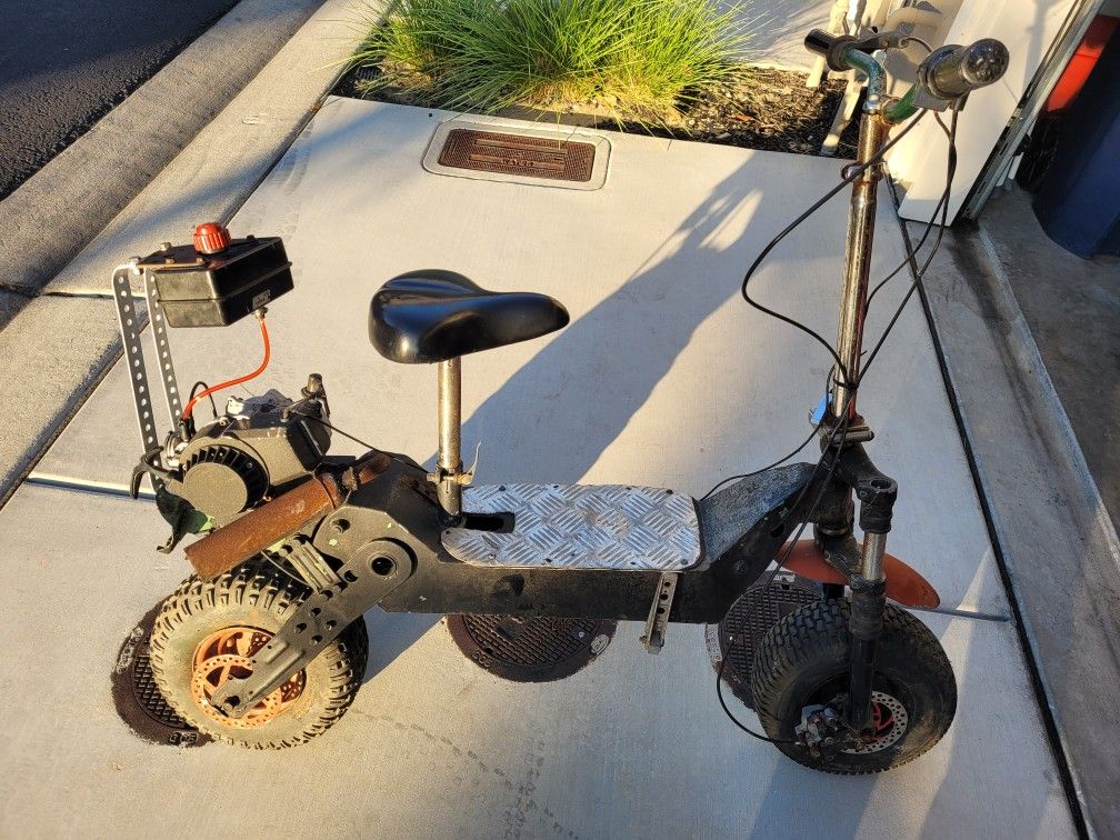 Sit-down Gas Scooter 