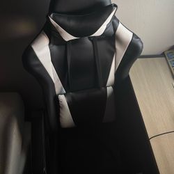 Gaming chair with neck and back support 