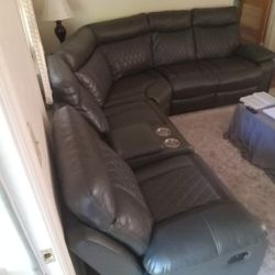 Large L Shaped Couch Super Nice Clean!!!!!!