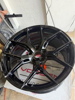 HF5 Vossen 20x10 gloss black damaged