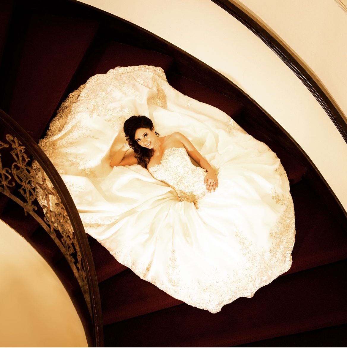 💍 Stunning Off-White Wedding Dress – $888 (Originally $10,000!)