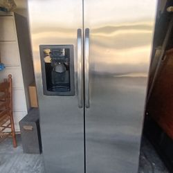 GE.Refrigeradora 25.3cc 2 Puertas